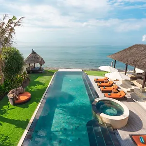 Villa Rosita - Luxury Oceanfront Wchef Keramas