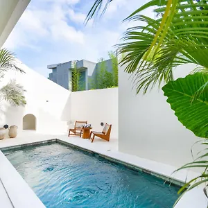 Villa Ella Private Pool & Rooftop In Canggu