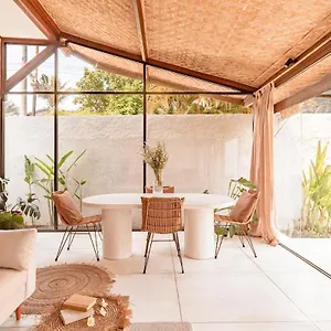 Boho With Private Pool Walking Distance To Villa