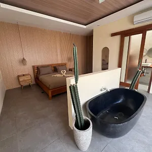Kiki Village Bathtub Villa Canggu (Bali)