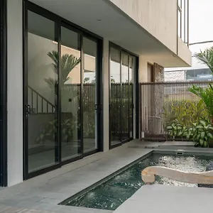 Newly Constructed With Panoramic Views, Huge Pool, And 4 Spacious Bedrooms! Villa Canggu (Bali)