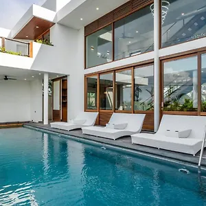Merayu 2 - 5br In Batu Bolong Villa Canggu (Bali)
