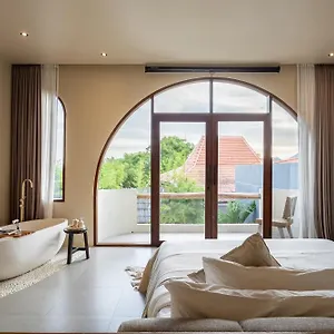 Lunara Pererenan Villa *