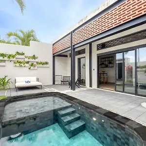 Villa New! Modern Industrial-luxe Romantic 1br With Ac Living And Private Pool For Couple Next To Berawa Canggu (Bali)