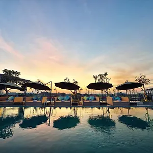 Hotel De Vins Sky 4*