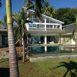 5 Bdr Beachfront Pantai