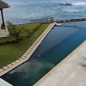 Suarti Resort, & Gallery 4*
